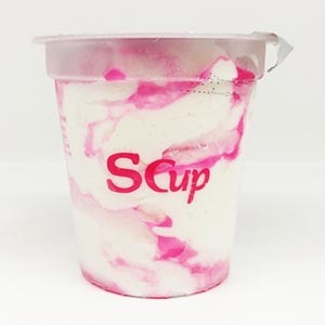 بستنی لیوانی با سس توت فرنگی SCUP وزن ۵۵ گرم | فروشگاه مورچه